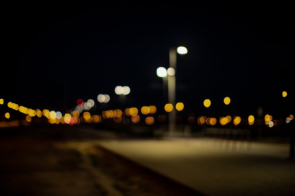 brand-street-outdoor-blurred-nightlights-city_1200px