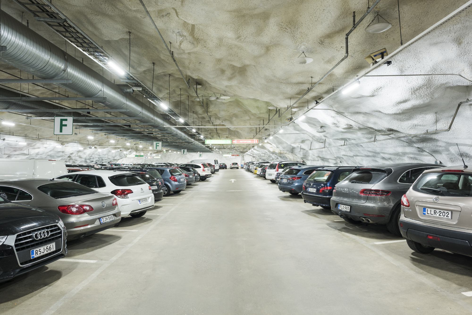 Reference_parking_lighting_Kluuvi_1