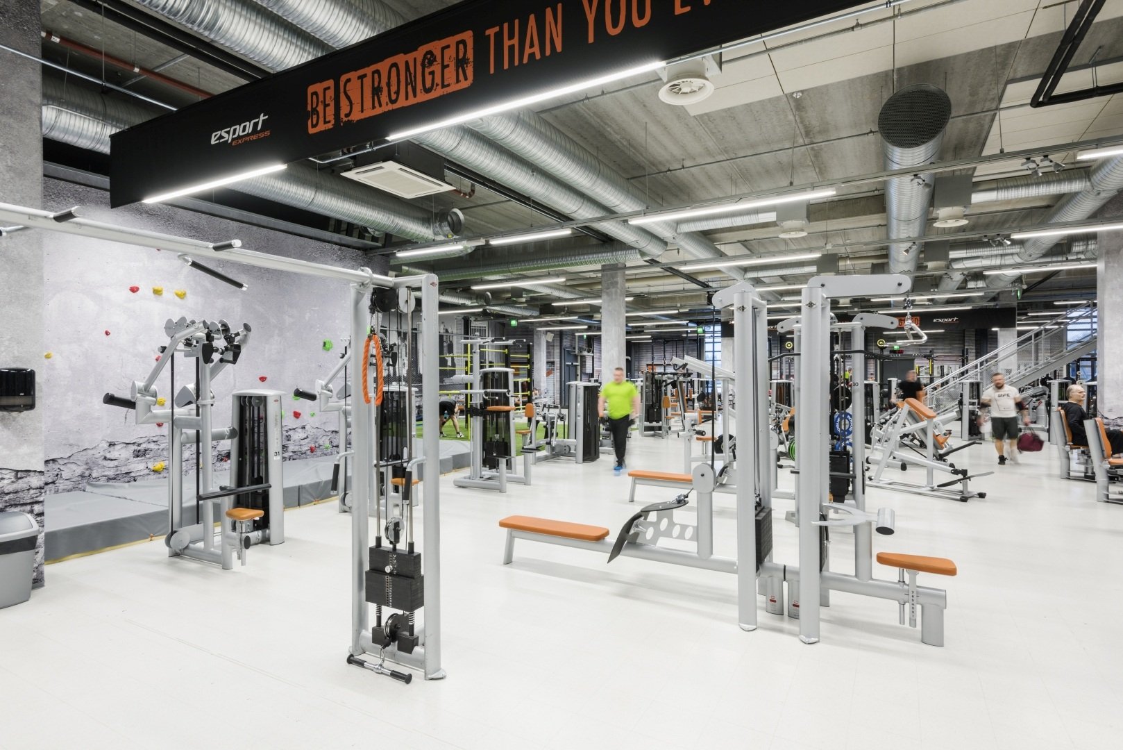 Reference_sports_hall_and_arena_lighting_Esport_Express_2