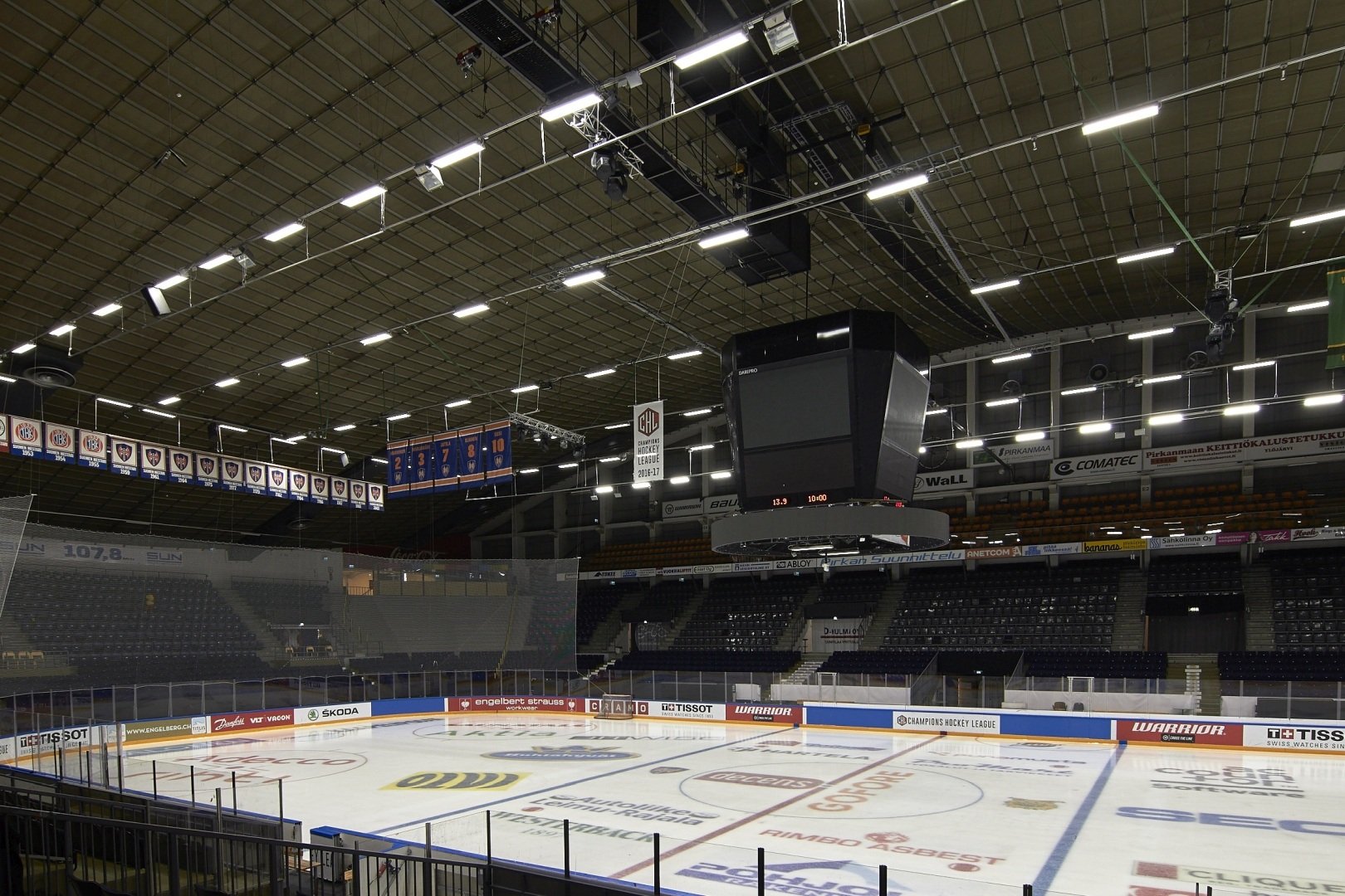 Reference_sports_hall_and_arena_lighting_Hakametsan_jaahalli_10
