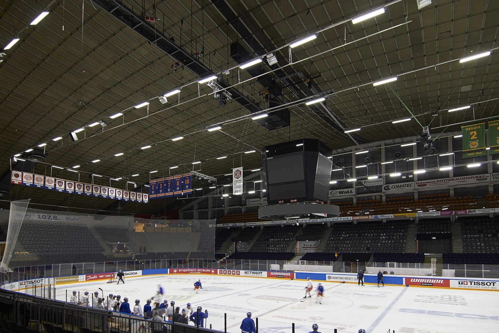 Reference_sports_hall_and_arena_lighting_Hakametsan_jaahalli_8