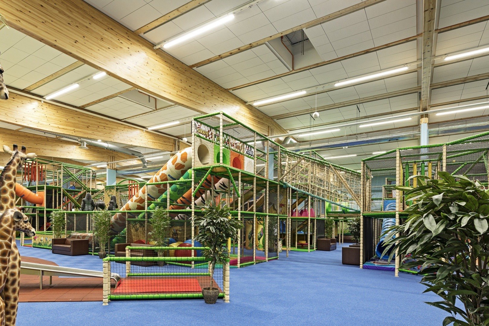Reference_sports_hall_and_arena_lighting_Leos_Leikkimaa_1061