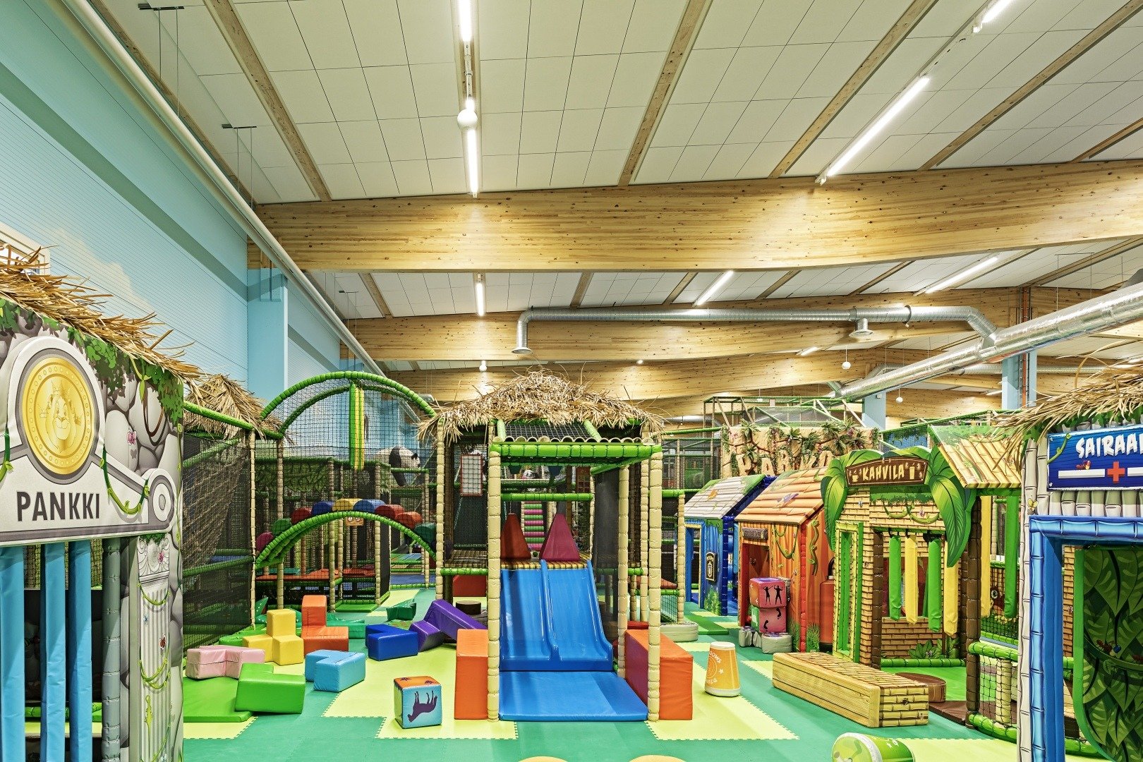 Reference_sports_hall_and_arena_lighting_Leos_Leikkimaa_1062