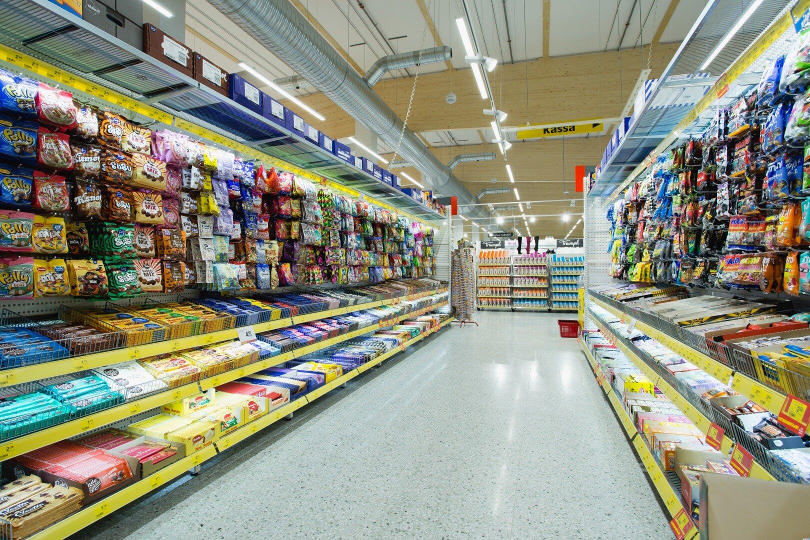 Reference_store_lighting_Halpa-Halli_Muurame_4