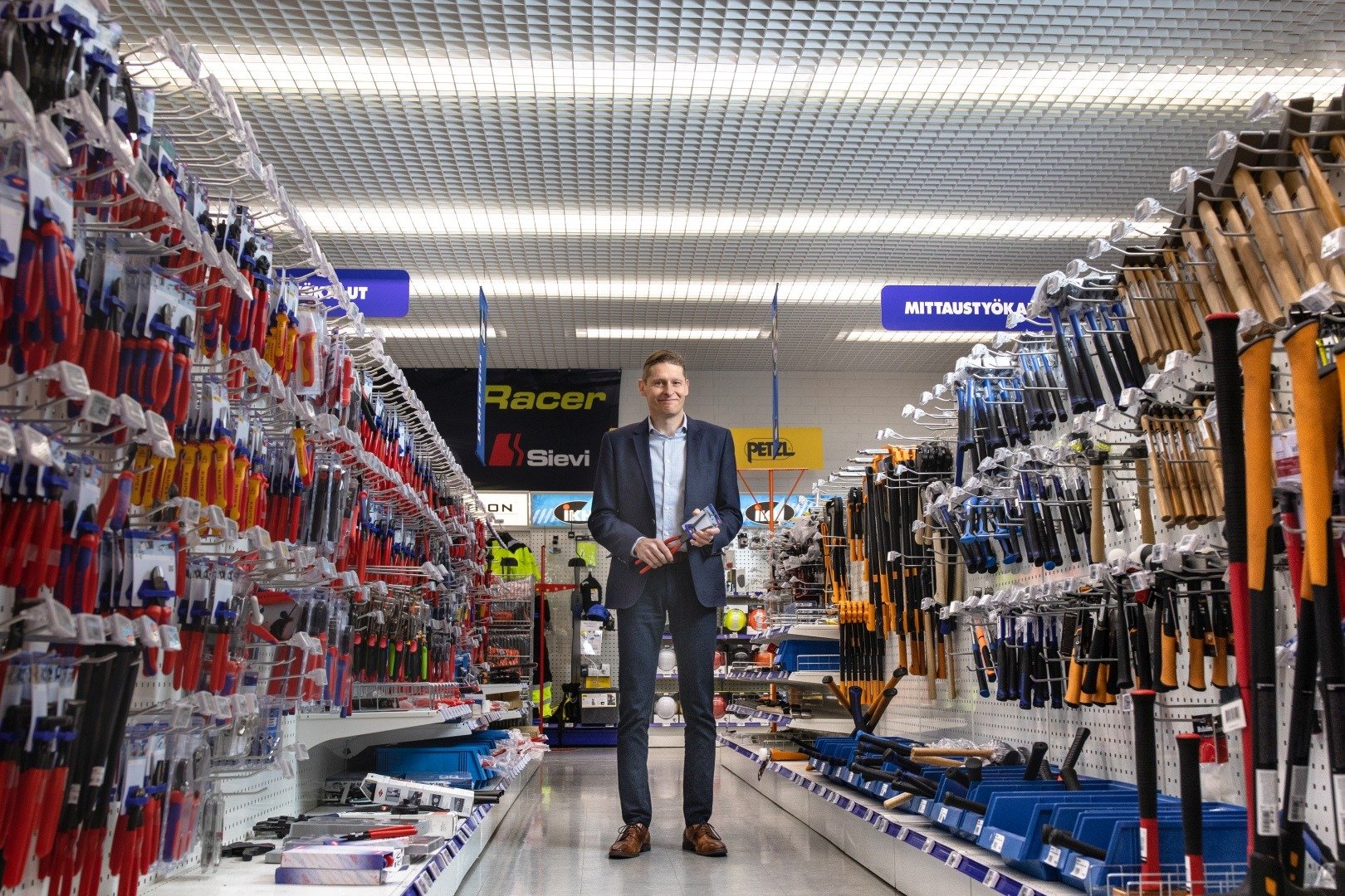 Reference_store_lighting_IKH_15