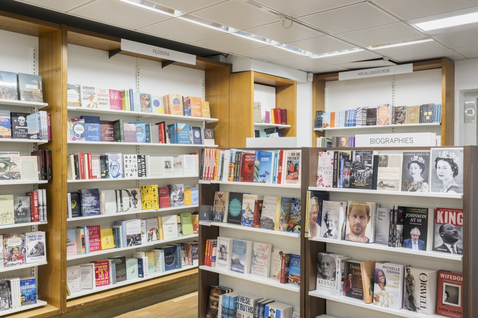 Reference_store_lighting_Kirjatalo9