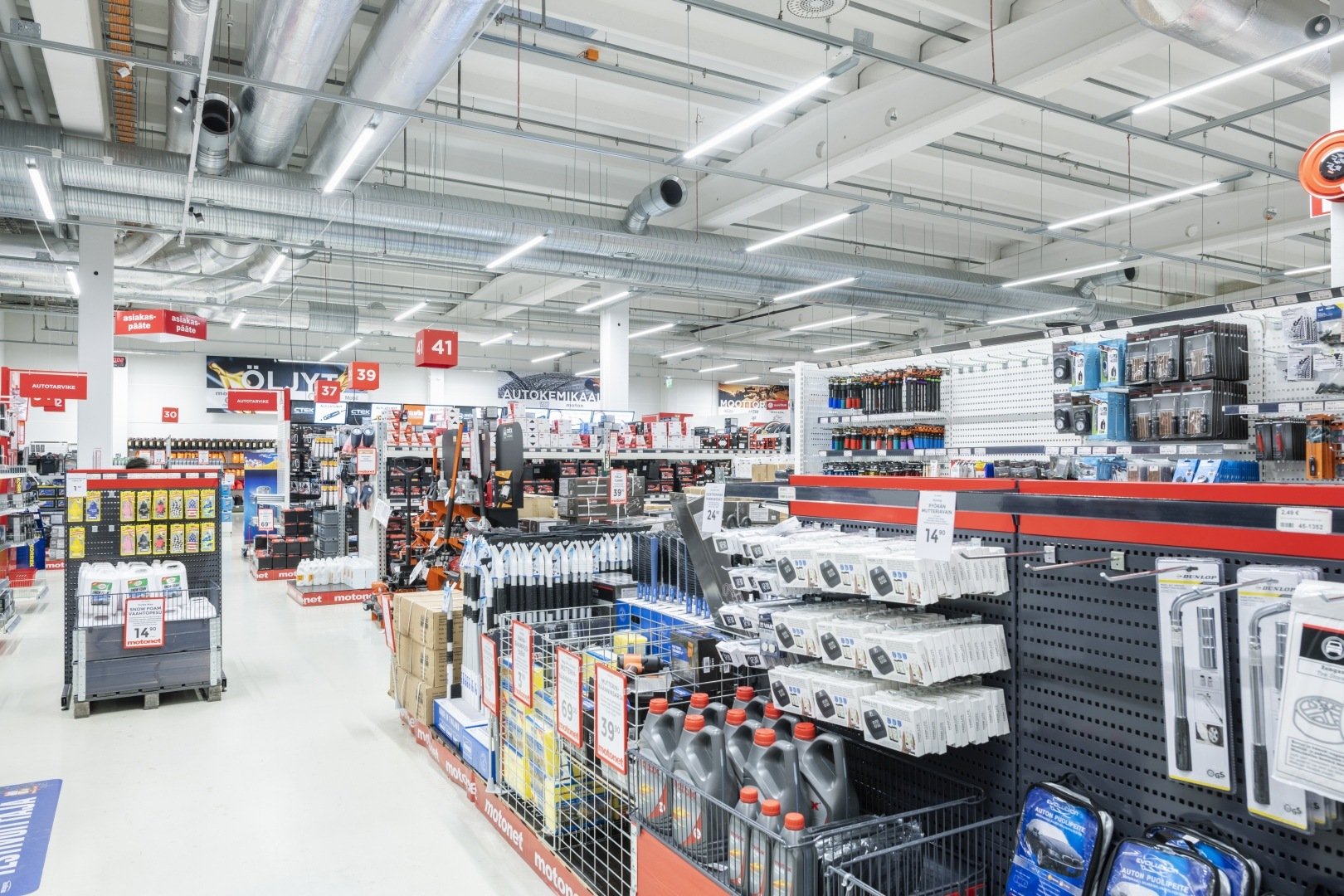 Reference_store_lighting_Motonet_Roihuvuori_10