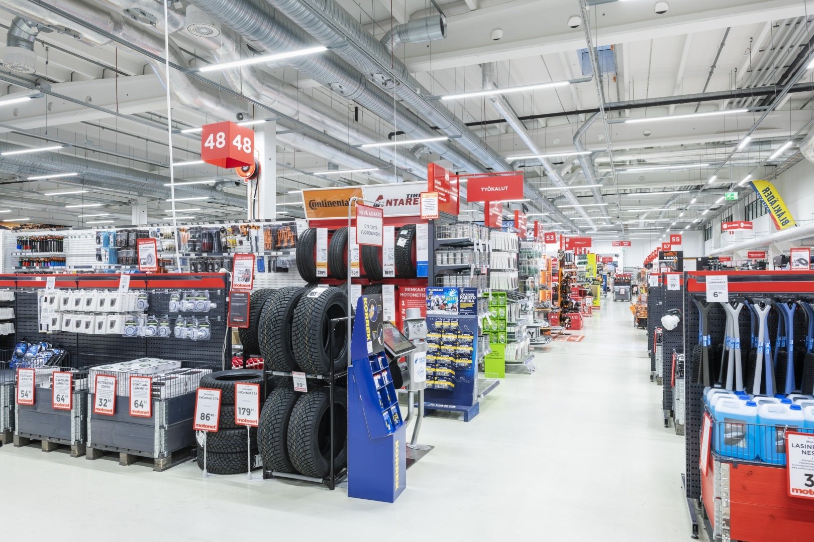 Reference_store_lighting_Motonet_Roihuvuori_11