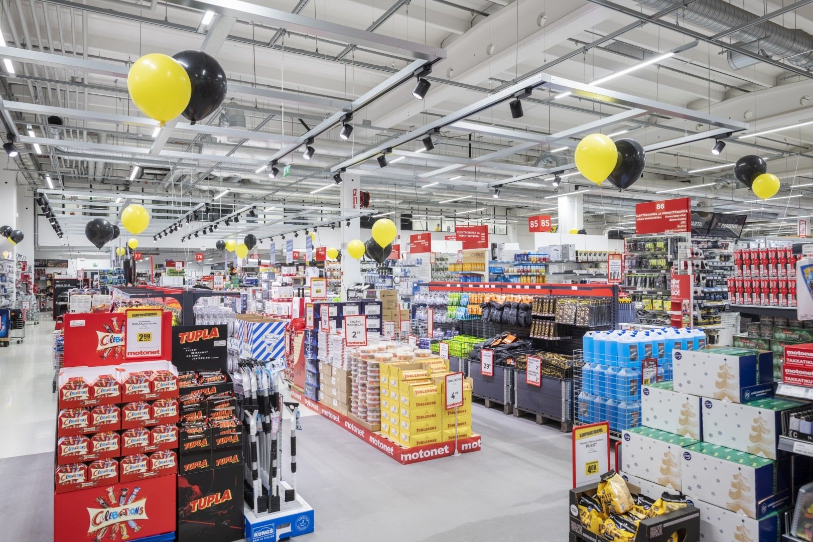 Reference_store_lighting_Motonet_Roihuvuori_4