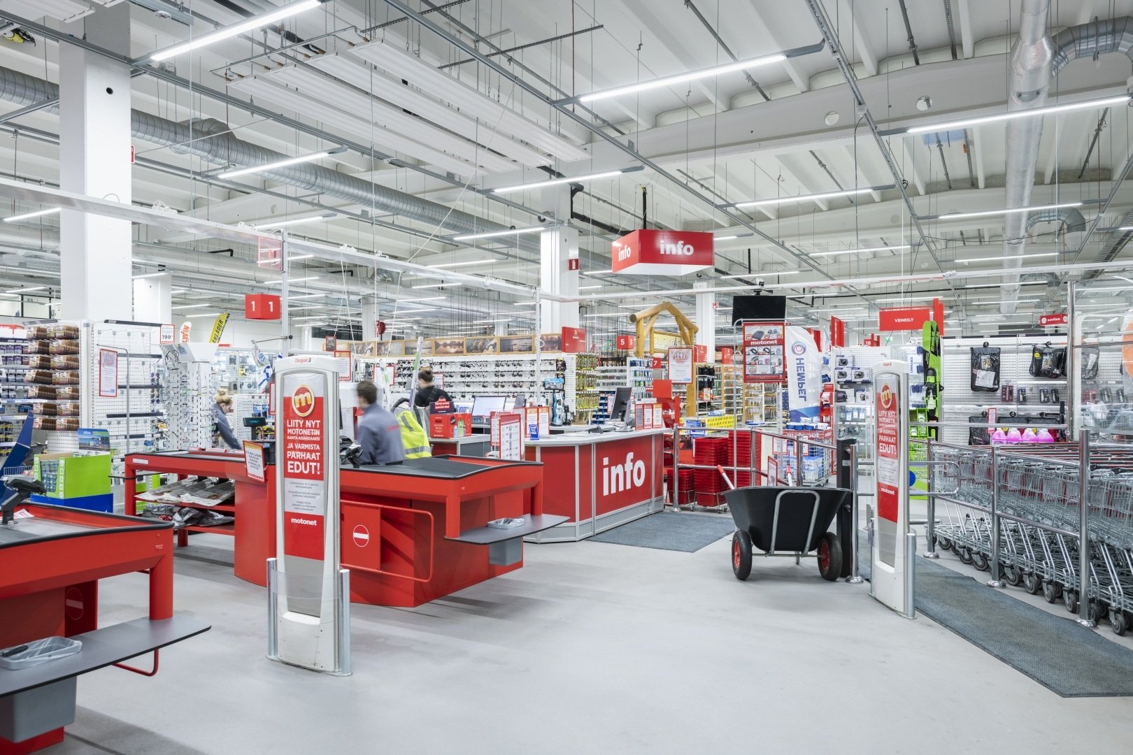 Reference_store_lighting_Motonet_Roihuvuori_8
