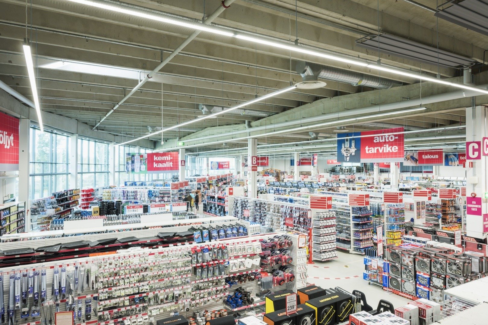 Reference_store_lighting_Motonet_Vantaa_1