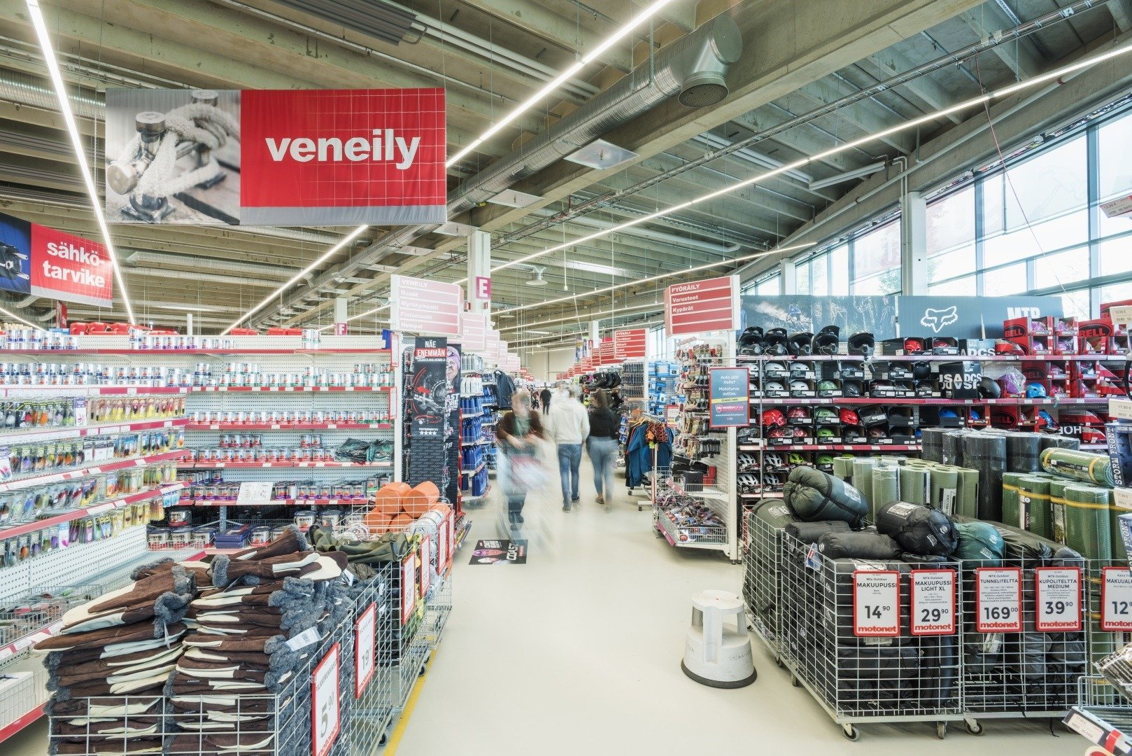 Reference_store_lighting_Motonet_Vantaa_4
