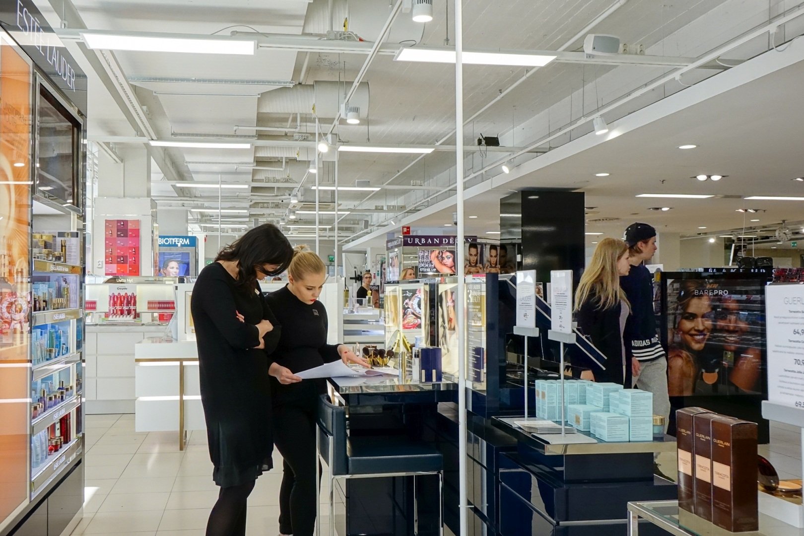 Reference_store_lighting_Sokos_Jyvaskyla_1064