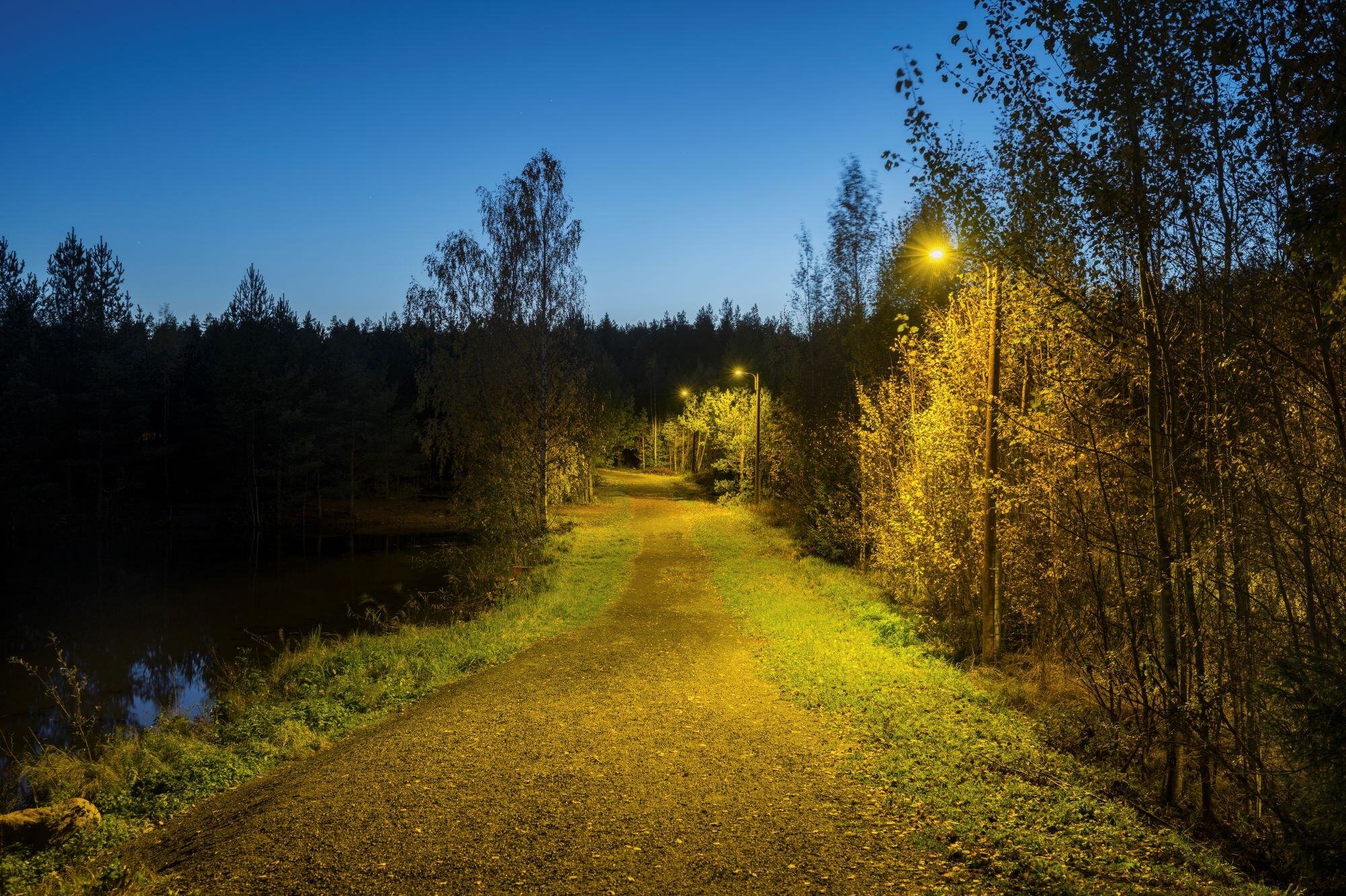 Reference_streeth_lighting_Pori_path_2000x