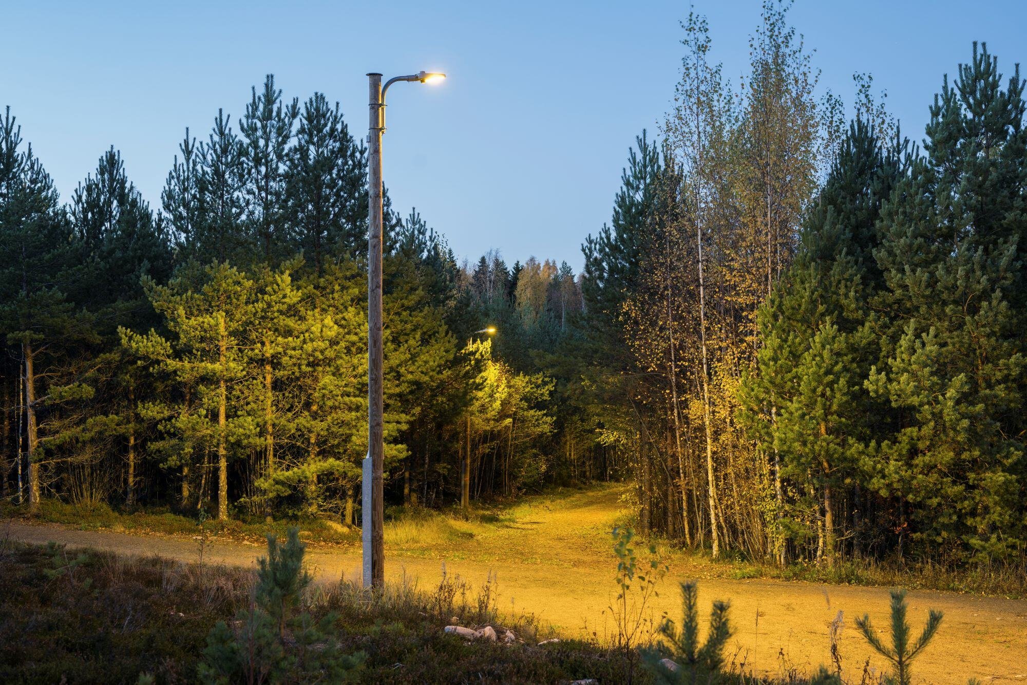 Reference_streeth_lighting_Pori_path_2_2000x