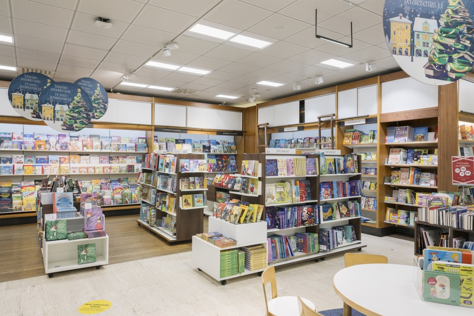 Reference_store_lighting_Kirjatalo10