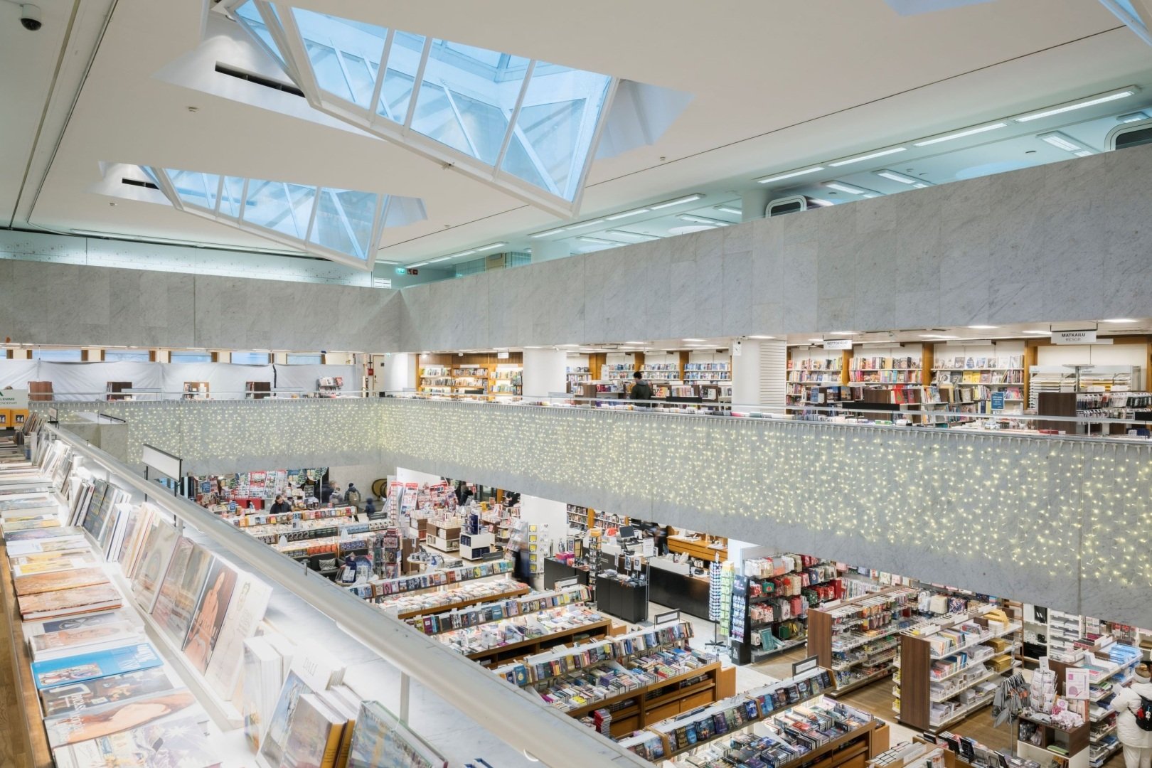 Reference_store_lighting_Kirjatalo3