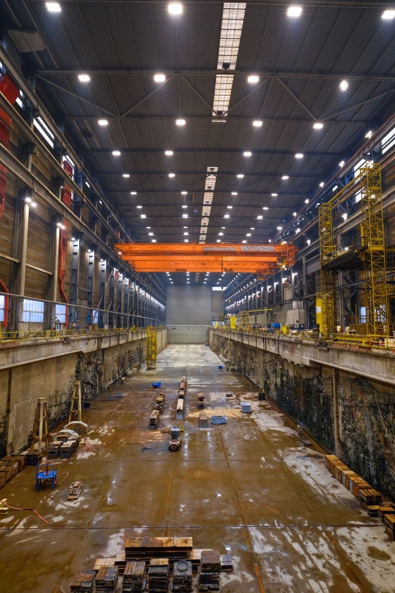 Shipyard_pool_narrow_1200px