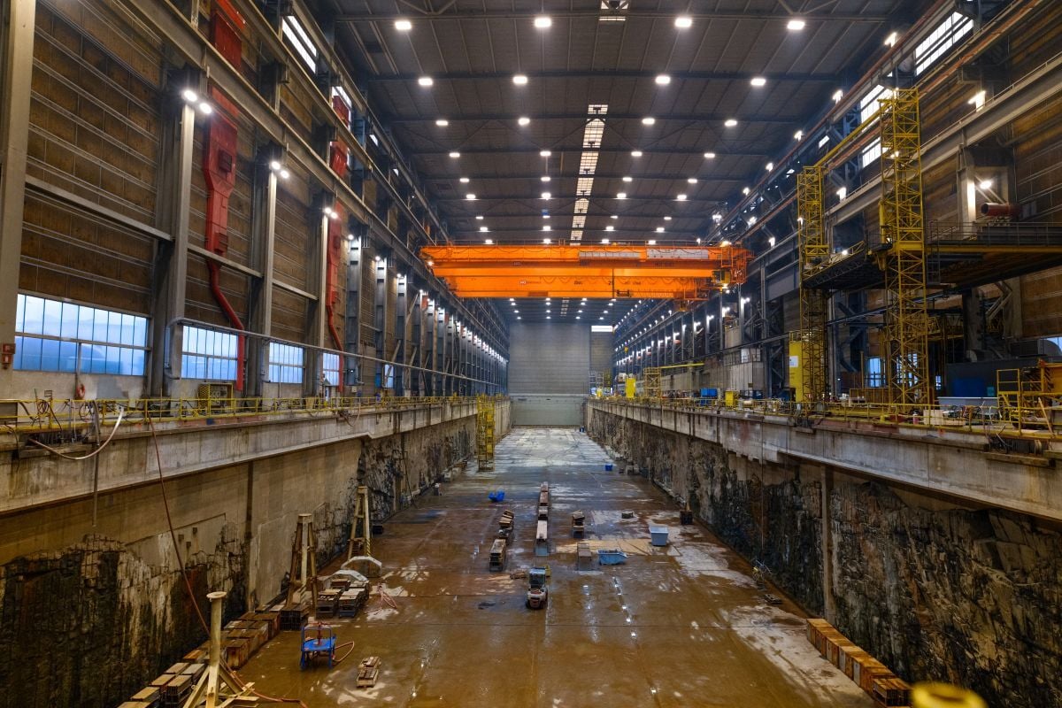 Shipyard_pool_wide_1200